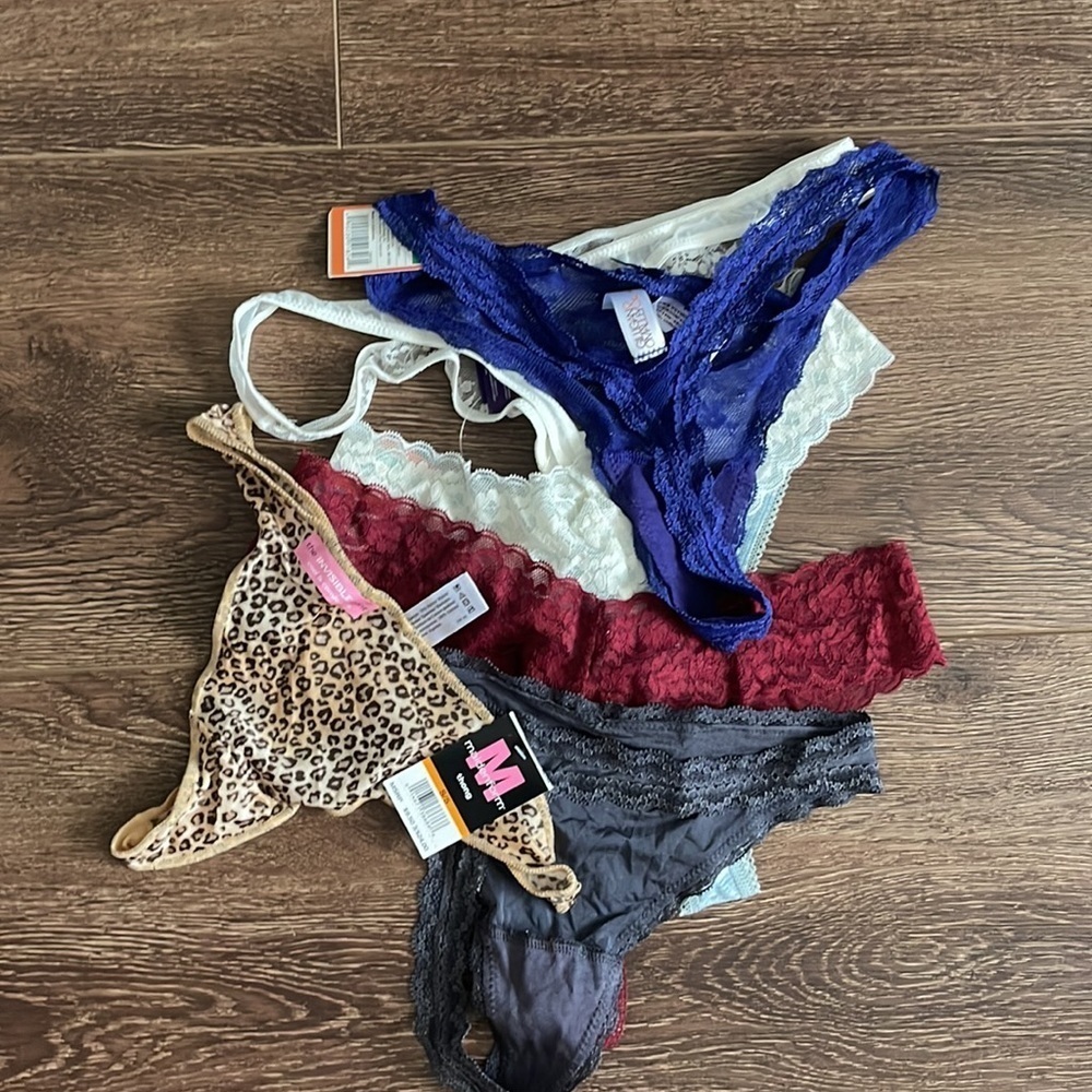 6 panties (thongs) S